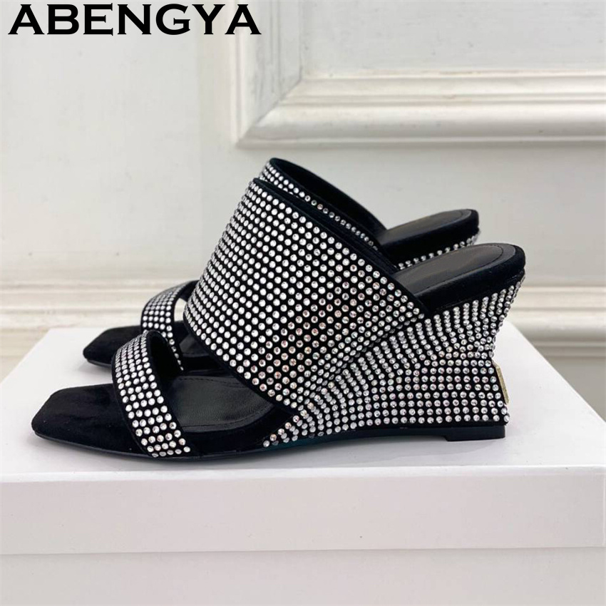 Ethnic Fashion Week - Chinelos Elegantes com Salto Wedge em
